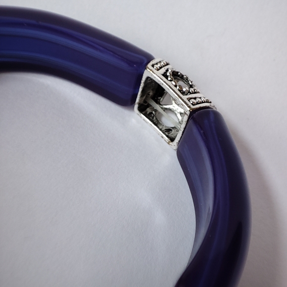 Navy Blue Lucite Curved Stretch Bracelet Vintage Silver Metal Beads NEW - Picture 3 of 9